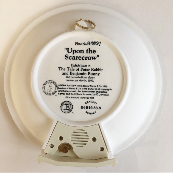 Upon the Scarecrow 3D Peter Rabbit Musical Plate LNC - Picture 8 of 8